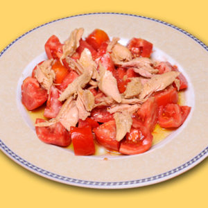 Ensalada de tomate con melva