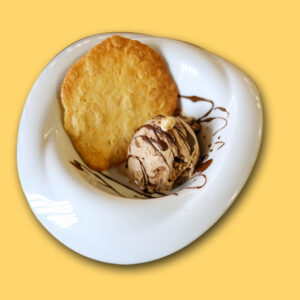 Helado de avellana con teja de almendra